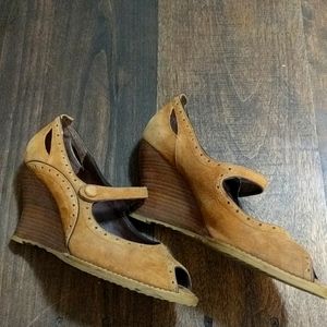 7 1/2 Franco Sarto wood and leather wedges